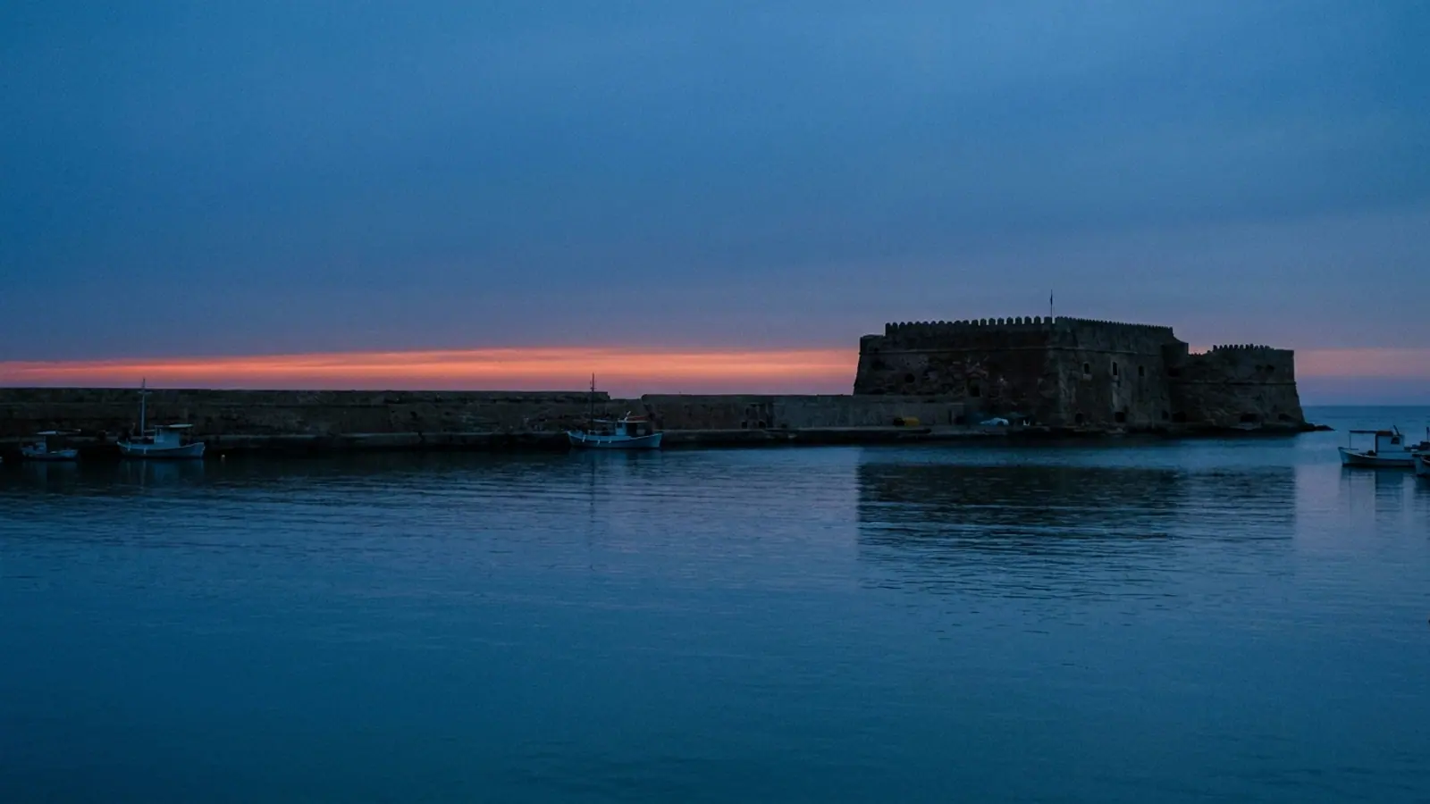 The Koules fortress at the old harbour of Heraklion at dusk